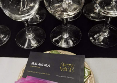 tarjetas personales y copas de vino by Gisela Garcia Gleria